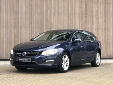 Volvo V60 - 2.4 D6 AWD Plug-In Hybrid Momentum 2014 Blauw