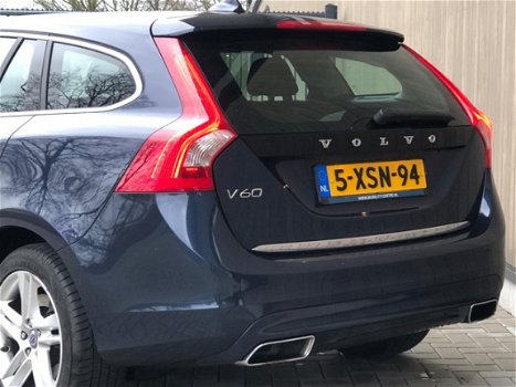 Volvo V60 - 2.4 D6 AWD Plug-In Hybrid Momentum 2014 Blauw - 1