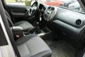 Toyota RAV4 - 5 deurs 2.4i 2WD comfort | 1e eigenaar | Cruisecontrol | airco | trekhaak | dakspoiler - 1 - Thumbnail