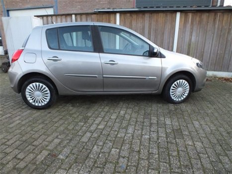 Renault Clio - 1.5 dCi Authentique - 1