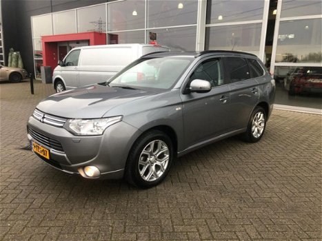 Mitsubishi Outlander - 2.0 PHEV Instyle+ 1e Eingenaar, dealer onderhouden Luxe uitvoering - 1