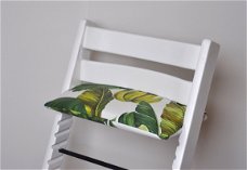 Gecoate botanische print zitkussen voor stokke tripp trapp kinderstoel