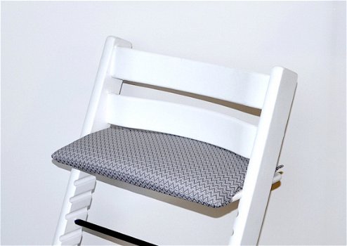 Gecoate grijs zigzag' zitkussen voor stokke tripp trapp kinderstoel - 1
