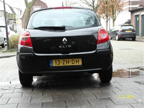 Renault Clio - 1.2-16V Expression 5 deurs - 1