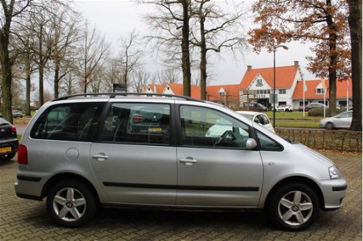 Seat Alhambra - 1.8-20VT AUTOMAAT *YOUNGTIMER* 7-PERS. / AIRCO-ECC / CRUISE CTR. / TREKHAAK / EL. PA - 1