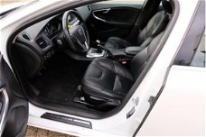 Volvo V40 - 2.0 D2 Momentum Business Navi/Leder/LMV/PDC