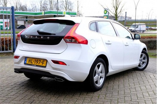 Volvo V40 - 2.0 D2 Momentum Business Navi/Leder/LMV/PDC - 1