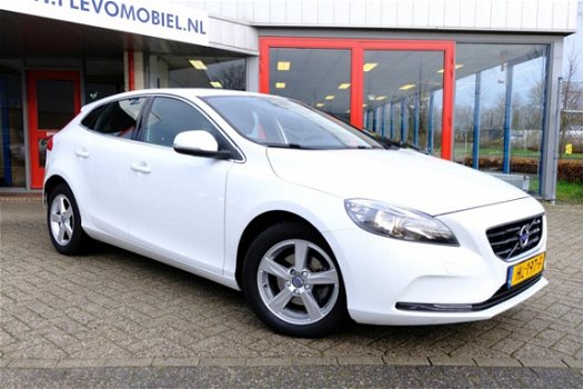 Volvo V40 - 2.0 D2 Momentum Business Navi/Leder/LMV/PDC - 1