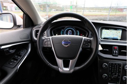 Volvo V40 - 2.0 D2 Momentum Business Navi/Leder/LMV/PDC - 1