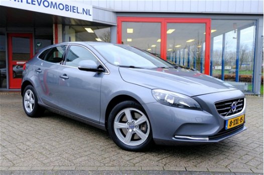 Volvo V40 - 2.0 D4 Momentum 190pk Navi/LMV/PDC - 1