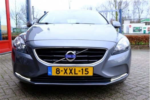 Volvo V40 - 2.0 D4 Momentum 190pk Navi/LMV/PDC - 1