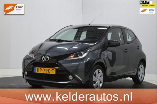 Toyota Aygo - 1.0 VVT-i x-play Airco, Camera, 5-deurs, bluetooth, Limiter - 1