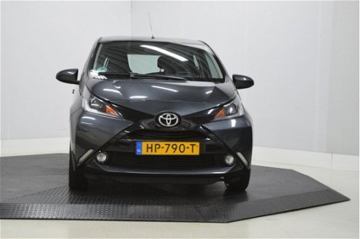 Toyota Aygo - 1.0 VVT-i x-play Airco, Camera, 5-deurs, bluetooth, Limiter - 1