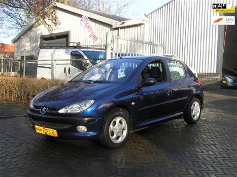 Peugeot 206 - 1.4-16V Gentry 5 drs airco sturbekr nieuwe apk - 1