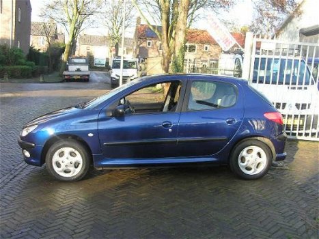 Peugeot 206 - 1.4-16V Gentry 5 drs airco sturbekr nieuwe apk - 1