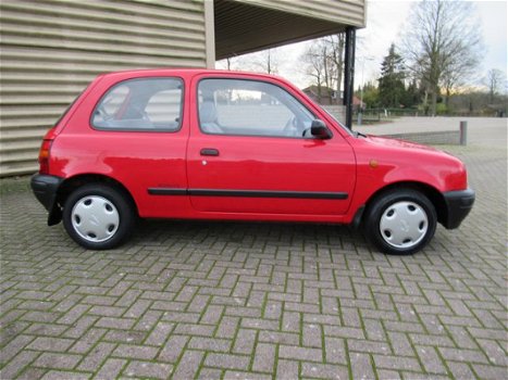 Nissan Micra - 1.0 L AUTOMAAT [ Stuurbekrachtiging, trekhaak, audio ] - 1