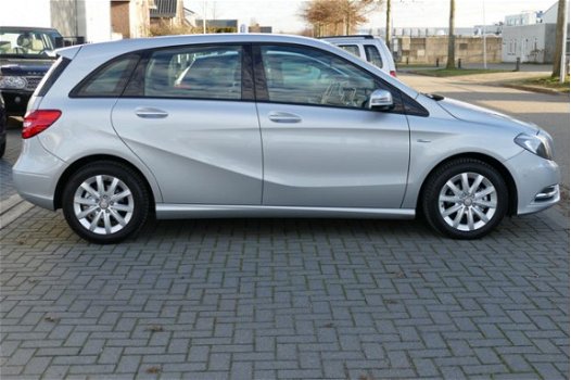 Mercedes-Benz B-klasse - 180 Ambition ORG NL 1-Eig, Navi, Xenon, Led, 16