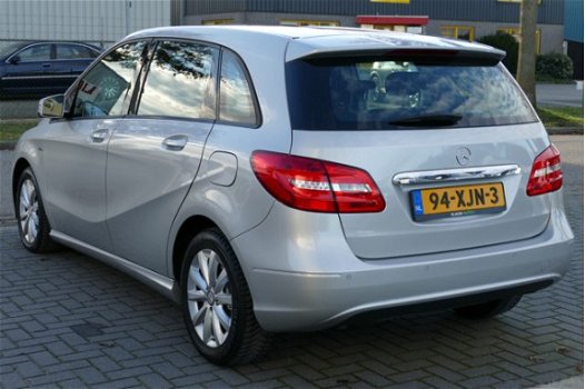 Mercedes-Benz B-klasse - 180 Ambition ORG NL 1-Eig, Navi, Xenon, Led, 16