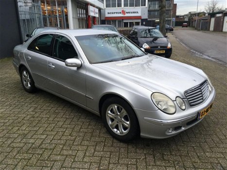 Mercedes-Benz E-klasse - 220 CDI Elegance / NAVI / SEDAN / GEEN ROEST / NETJES / TREKHAAK / NAP / AU - 1