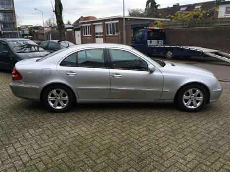 Mercedes-Benz E-klasse - 220 CDI Elegance / NAVI / SEDAN / GEEN ROEST / NETJES / TREKHAAK / NAP / AU - 1