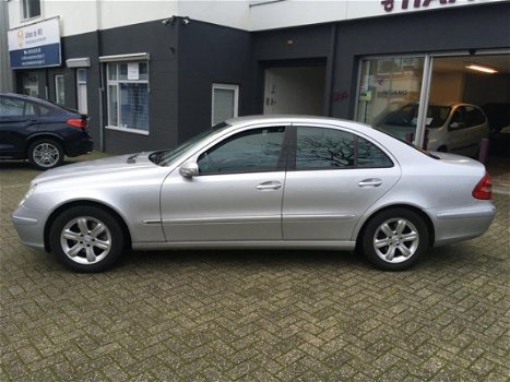 Mercedes-Benz E-klasse - 220 CDI Elegance / NAVI / SEDAN / GEEN ROEST / NETJES / TREKHAAK / NAP / AU - 1