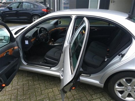 Mercedes-Benz E-klasse - 220 CDI Elegance / NAVI / SEDAN / GEEN ROEST / NETJES / TREKHAAK / NAP / AU - 1