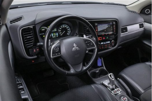 Mitsubishi Outlander - 2.0 PHEV Executive Edition Excl BTW Automaat LMV ECC Navigatie Cruise Control - 1