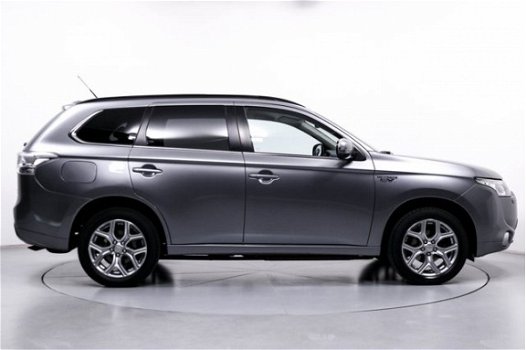 Mitsubishi Outlander - 2.0 PHEV Executive Edition Excl BTW Automaat LMV ECC Navigatie Cruise Control - 1