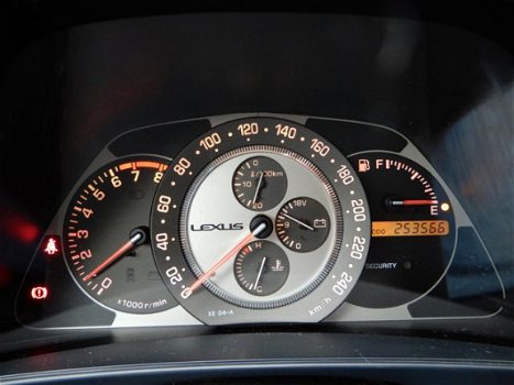 Lexus IS - 200 Executive Business 155PK Leer | Clima | PDC - 1