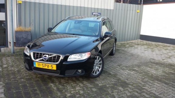 Volvo V70 - T4 LIMITED EDITION Schuifdak/Leer - 1