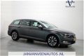 Volkswagen Passat Variant - 1.4 TSI 150pk ACT Highline Navigatie Parkeersensoren Climate Control - 1 - Thumbnail