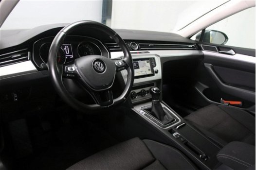 Volkswagen Passat Variant - 1.4 TSI 150pk ACT Highline Navigatie Parkeersensoren Climate Control - 1