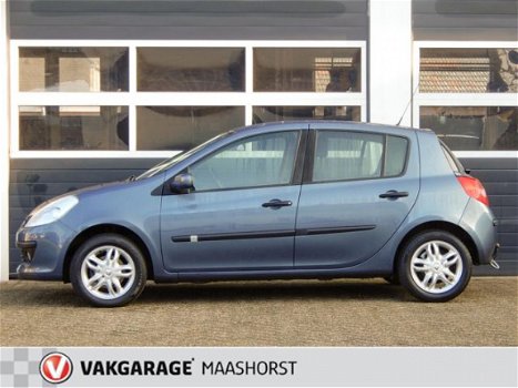 Renault Clio - 1.6-16V Privilège /cruise control/trekhaak/automaat/parkeersensoren achter - 1