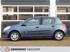 Renault Clio - 1.6-16V Privilège /cruise control/trekhaak/automaat/parkeersensoren achter