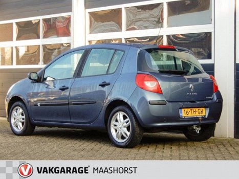 Renault Clio - 1.6-16V Privilège /cruise control/trekhaak/automaat/parkeersensoren achter - 1