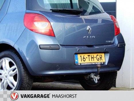 Renault Clio - 1.6-16V Privilège /cruise control/trekhaak/automaat/parkeersensoren achter - 1