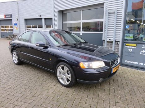 Volvo S60 - 2.4 Drivers Edition - NL AUTO - 182PK - NAVI - LEER - PDC - TREKHAAK - XENON - STOELVERW - 1