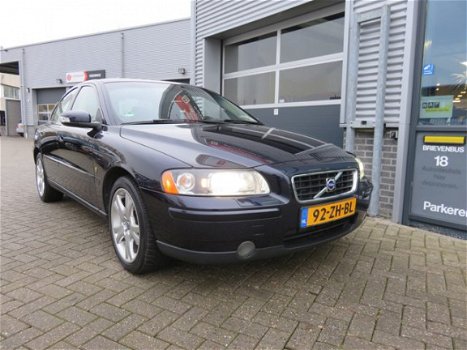 Volvo S60 - 2.4 Drivers Edition - NL AUTO - 182PK - NAVI - LEER - PDC - TREKHAAK - XENON - STOELVERW - 1