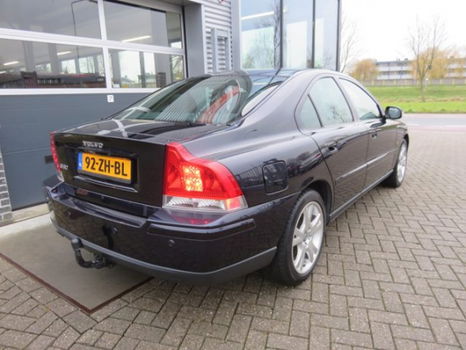 Volvo S60 - 2.4 Drivers Edition - NL AUTO - 182PK - NAVI - LEER - PDC - TREKHAAK - XENON - STOELVERW - 1