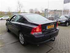 Volvo S60 - 2.4 Drivers Edition - NL AUTO - 182PK - NAVI - LEER - PDC - TREKHAAK - XENON - STOELVERW