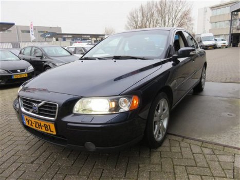 Volvo S60 - 2.4 Drivers Edition - NL AUTO - 182PK - NAVI - LEER - PDC - TREKHAAK - XENON - STOELVERW - 1