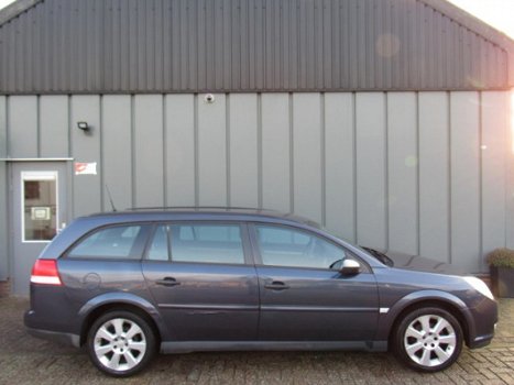 Opel Vectra Wagon - 1.8-16V Essentia //APK//NAP//Airco//Cruise//Elec.Ramen//CV+AB//Trekhaak// - 1