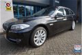 BMW 5-serie Touring - 520i High Executive Leer / automaat / panoramadak / navigatie / - 1 - Thumbnail