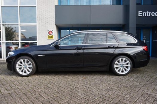 BMW 5-serie Touring - 520i High Executive Leer / automaat / panoramadak / navigatie / - 1