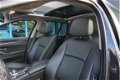 BMW 5-serie Touring - 520i High Executive Leer / automaat / panoramadak / navigatie / - 1 - Thumbnail