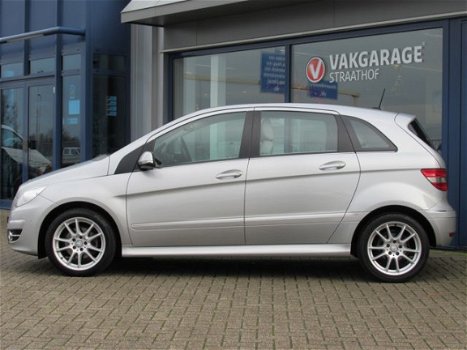 Mercedes-Benz B-klasse - 200 Xenon / Navigatie / Leder / Parkeersensoren V + A / 17'' LMV - 1