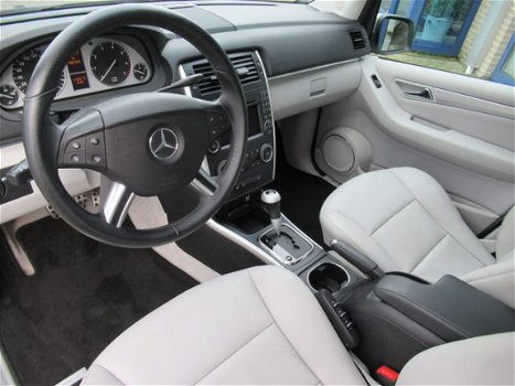 Mercedes-Benz B-klasse - 200 Xenon / Navigatie / Leder / Parkeersensoren V + A / 17'' LMV - 1