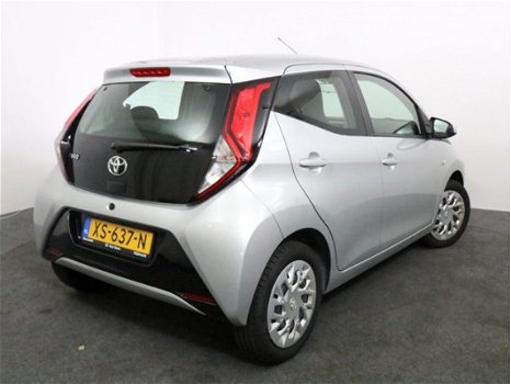 Toyota Aygo - 1.0 VVT-i x-play Automaat, Airco, Apple Carplay+Android Auto - 1