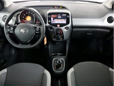Toyota Aygo - 1.0 VVT-i x-play Automaat, Airco, Apple Carplay+Android Auto - 1