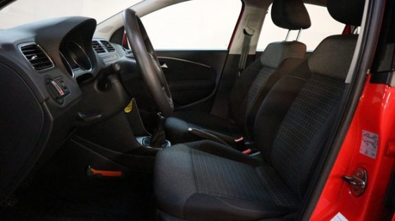 Volkswagen Polo - 1.2 TSI Comfortline Parkeersensoren voor en achter, Cruise control all-season band - 1